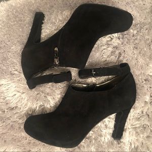 Tahari Sabia Ankle Boots Black Suede Heel Size 8